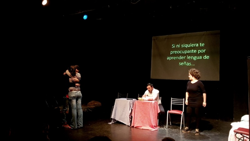 Se presentan “Sordoyentes” una pieza teatral integradora