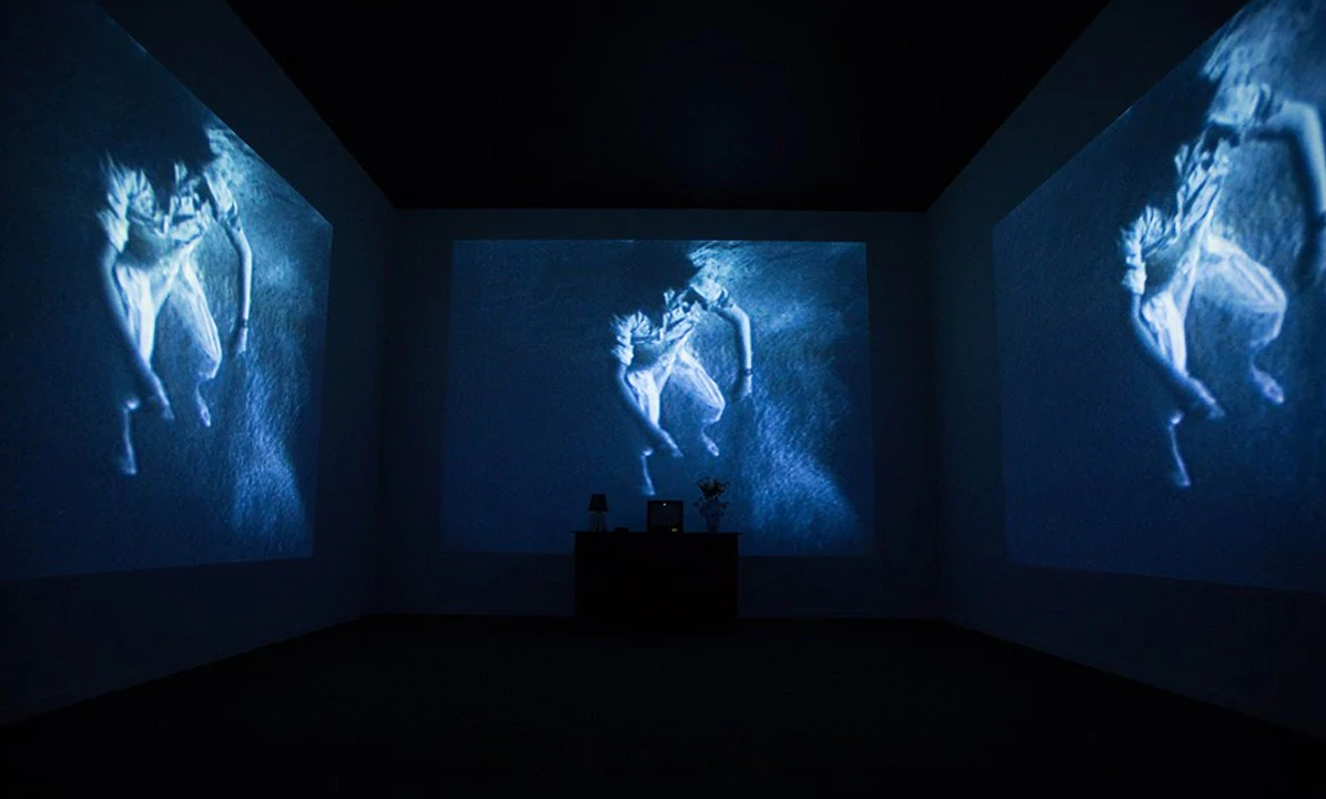 Imperdible la muestra artística de Bill Viola que se exhibe en el Museo Rawson