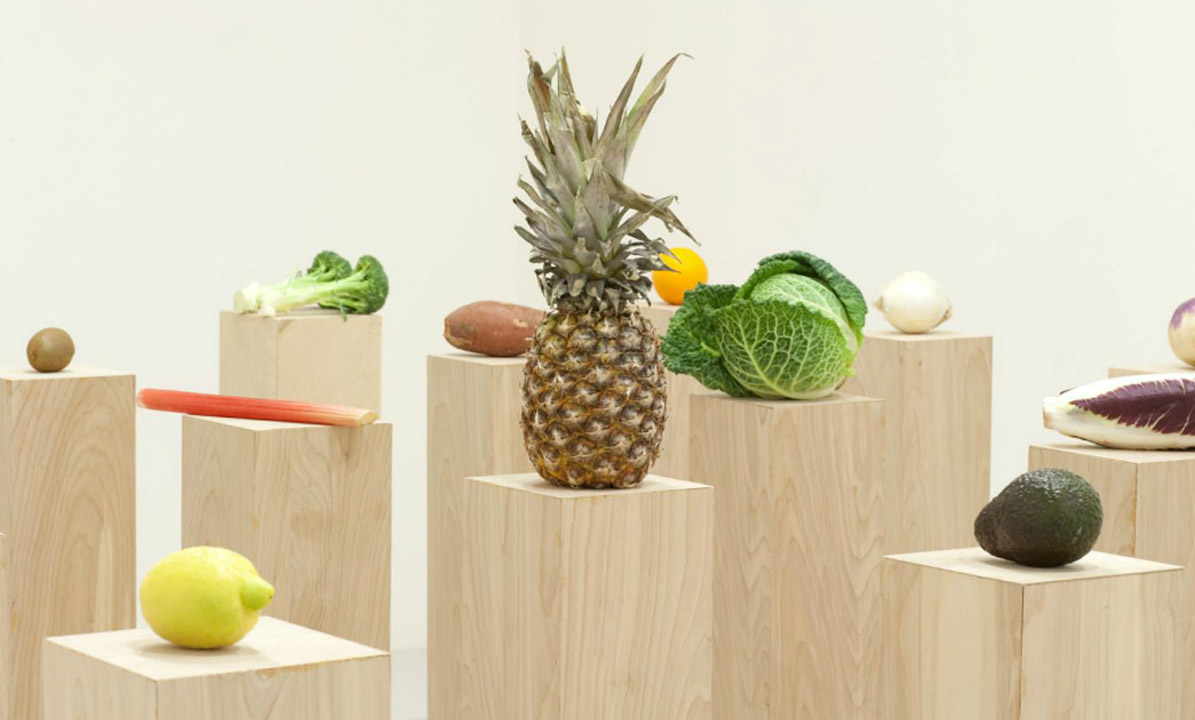 Museo Whitney exhibe frutas del artista Darren Bader