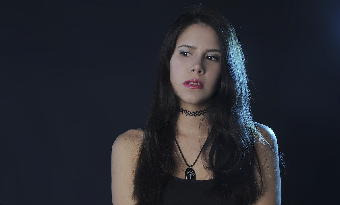 La cantante venezolana Daisy de Sousa estrena el videoclip de su canción “(Please) Let Go”