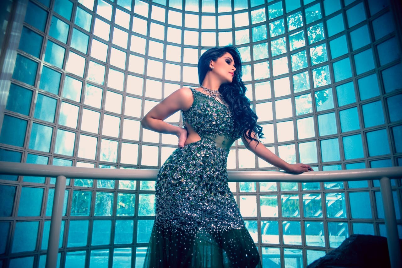 Melany Ruiz estrena “Que divino”