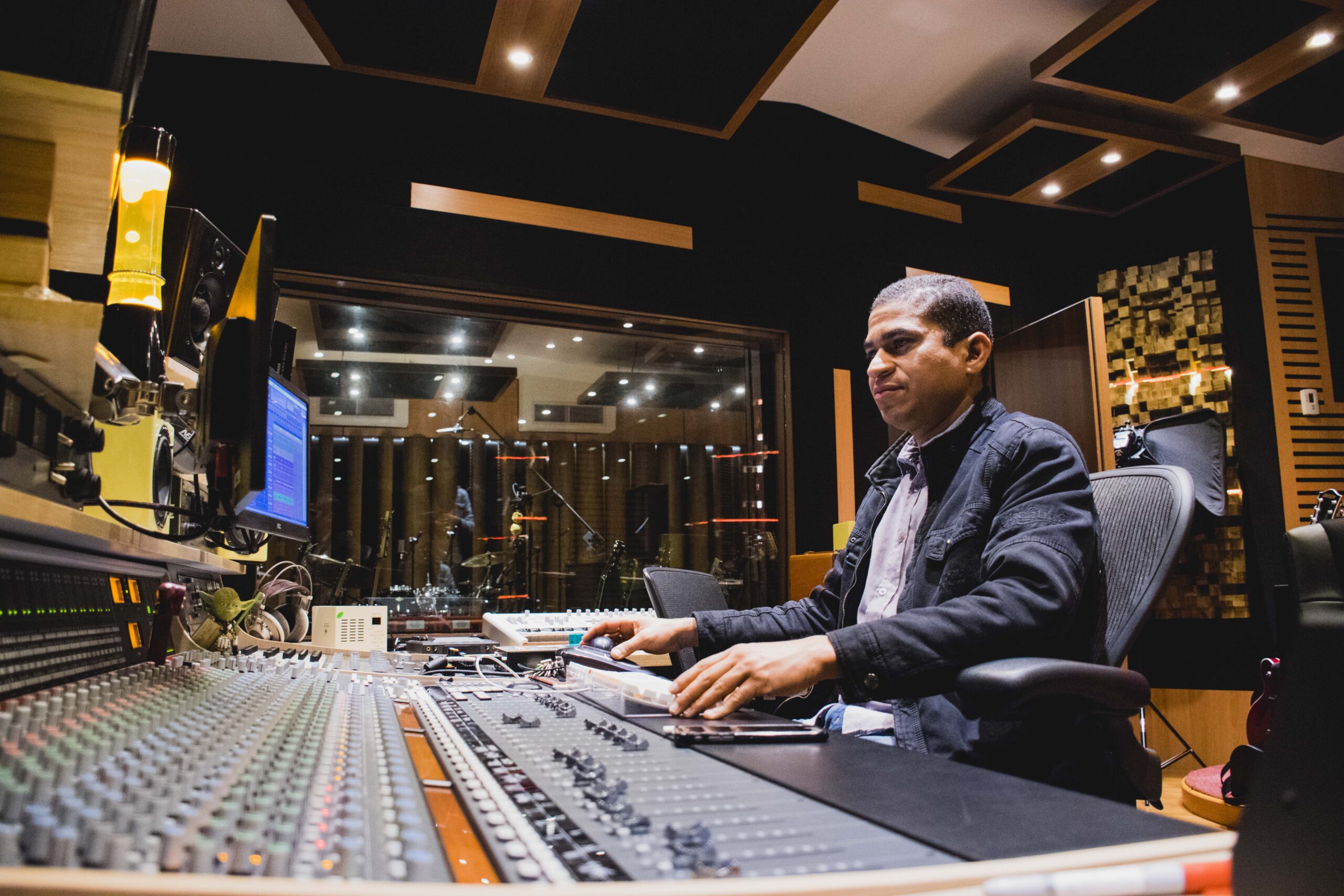 El productor musical colombiano Jhonny Peña se abre paso en la industria musical estadounidense