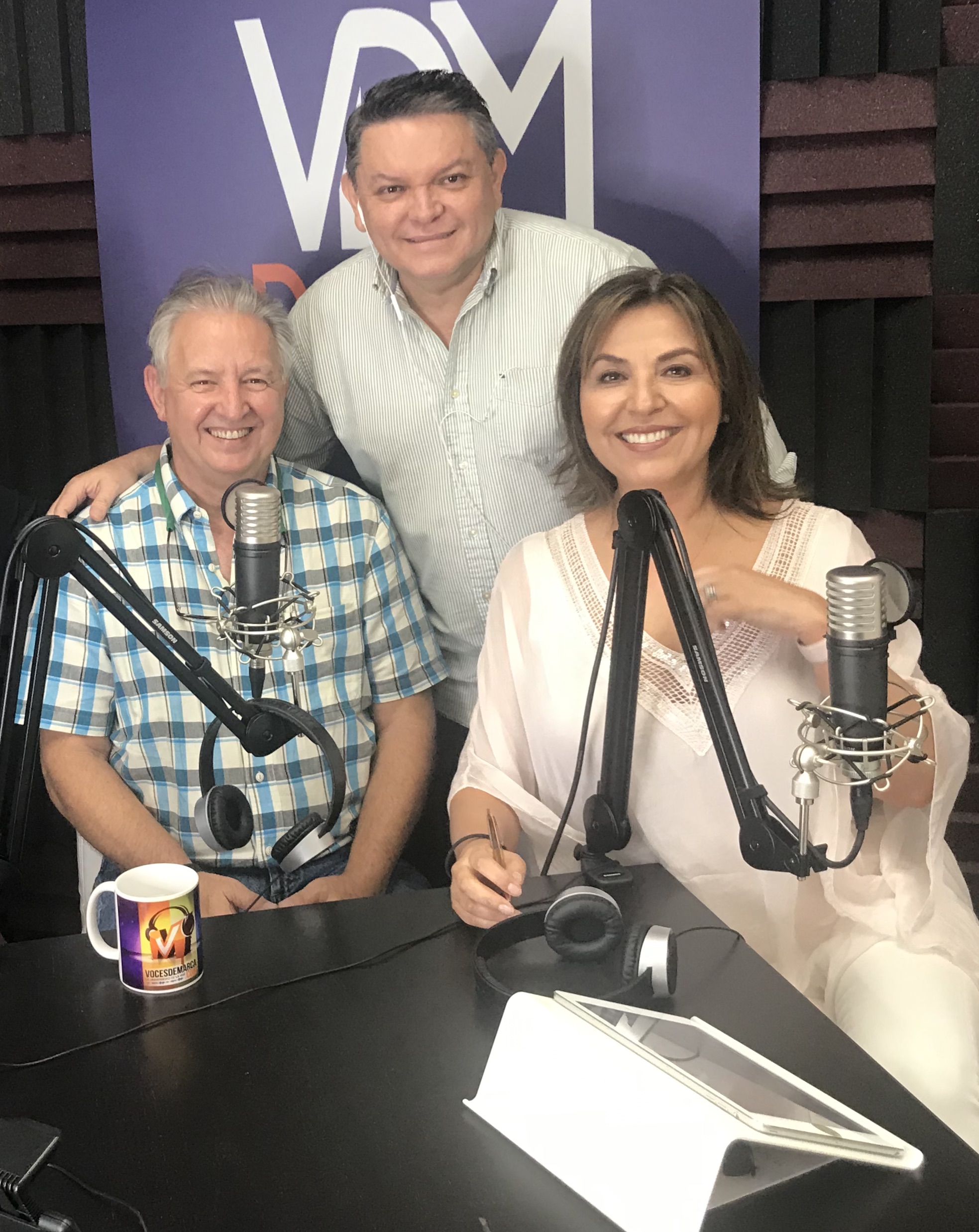Cesar Quivera celebra 30 años de trayectoria en el periodismo venezolano e internacional.