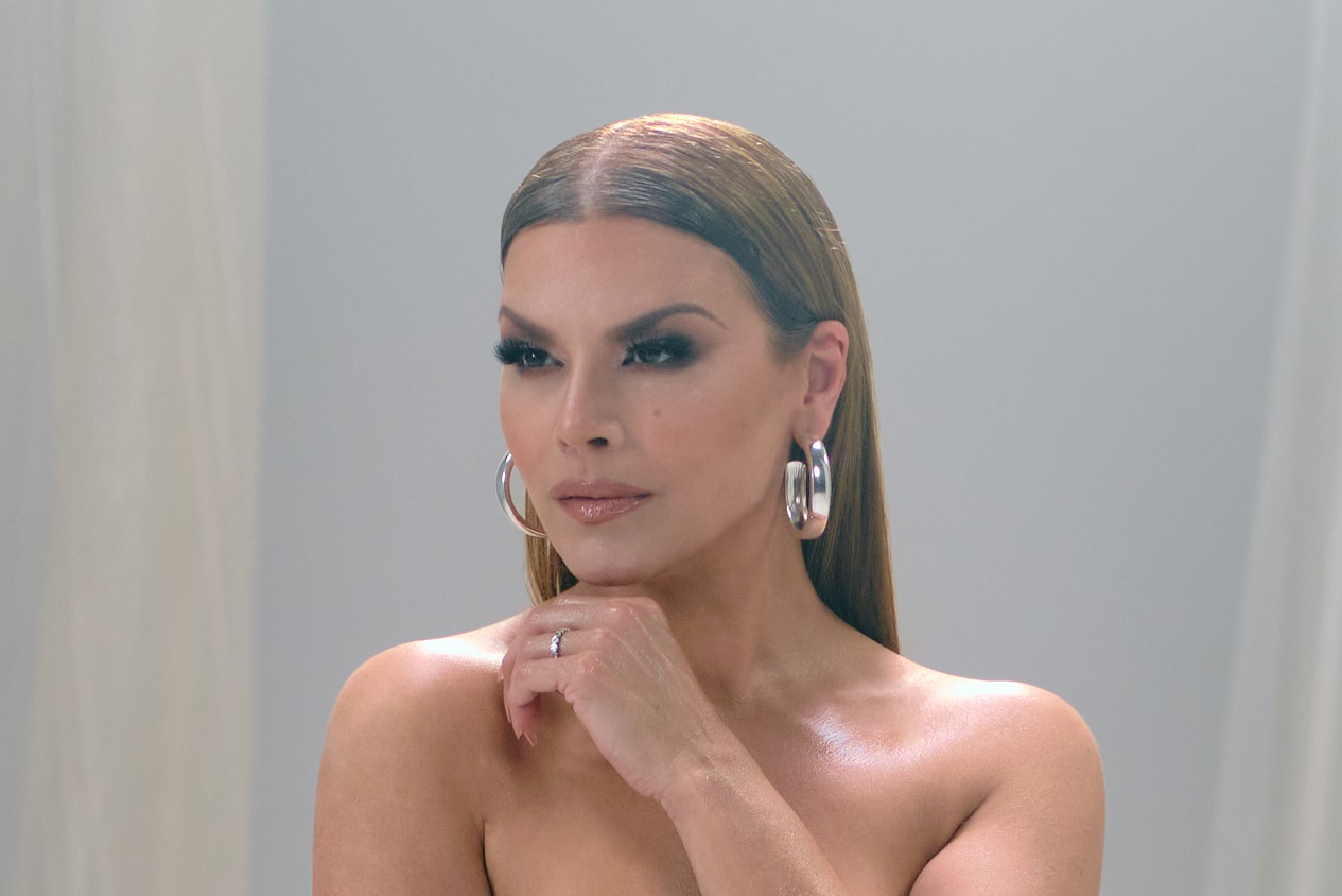 Olga Tañón sigue sorprendiendo a su público con una nueva versión del éxito mundial “Tú me quemas”