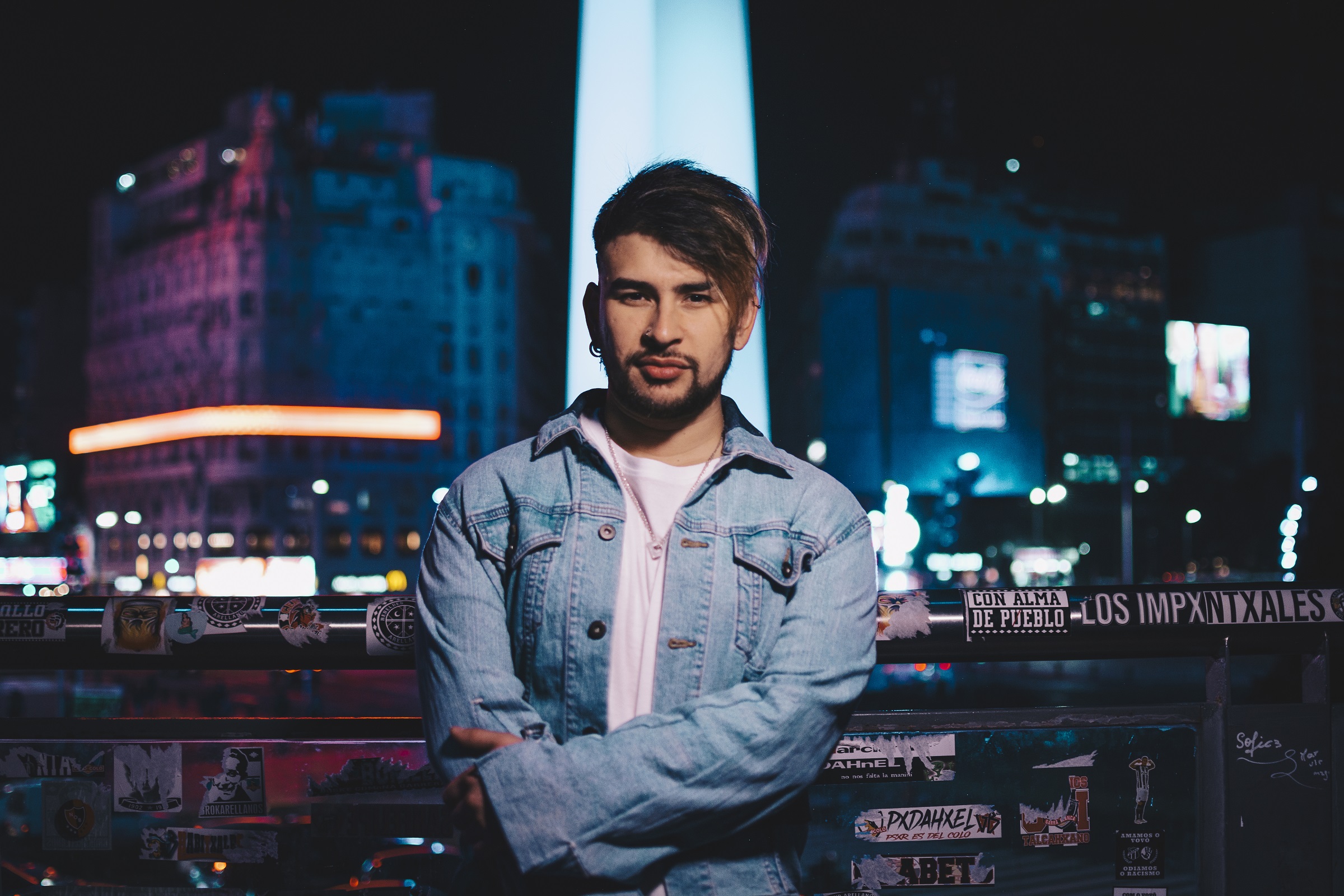 Videoclip “Corre y Prepárate” de Pablo Feliú está como sacado de una película de los 90