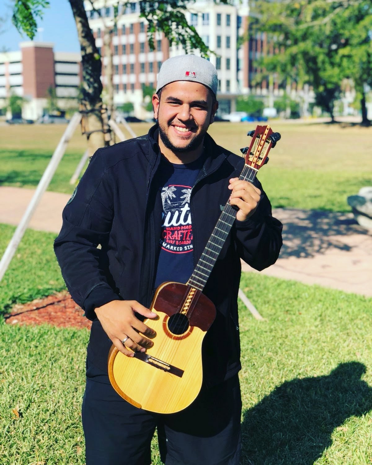 Cuatrista César Mendoza llena de tradición venezolana a los Estados Unidos