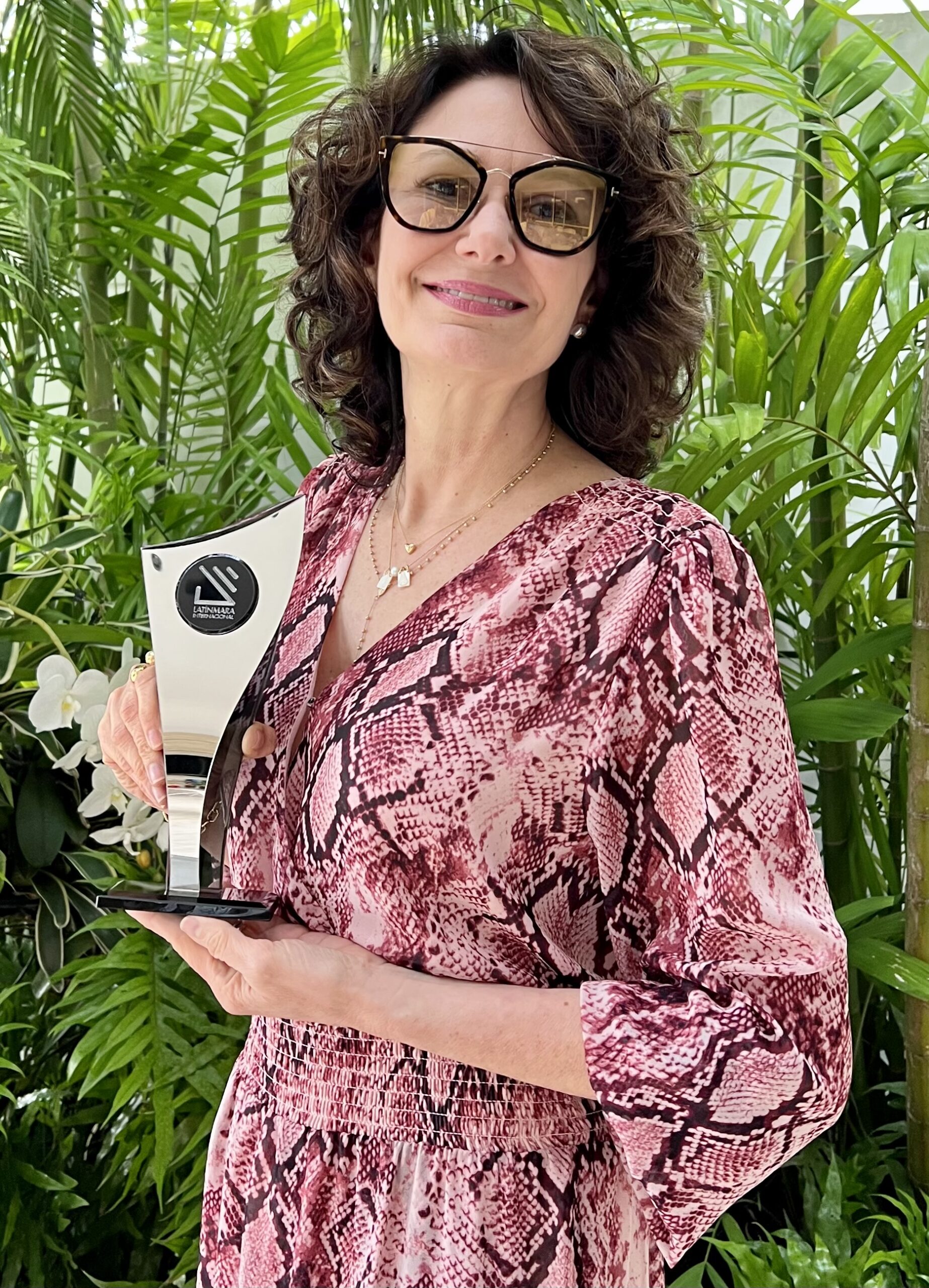 Filomena Petrucci se alza como Artista Plástico en el Latin Mara Internacional