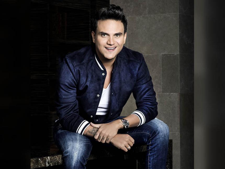 Silvestre Dangond estrena el videoclip de “Sé que estás con él” junto a Reik y Boza