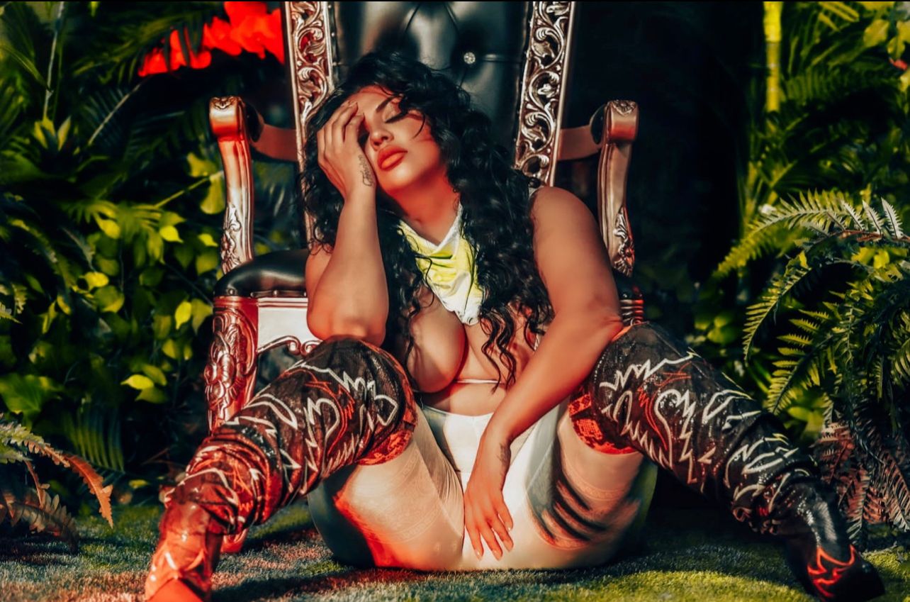 Cuidadito, lo más sensual de la diva pop Christi Lux