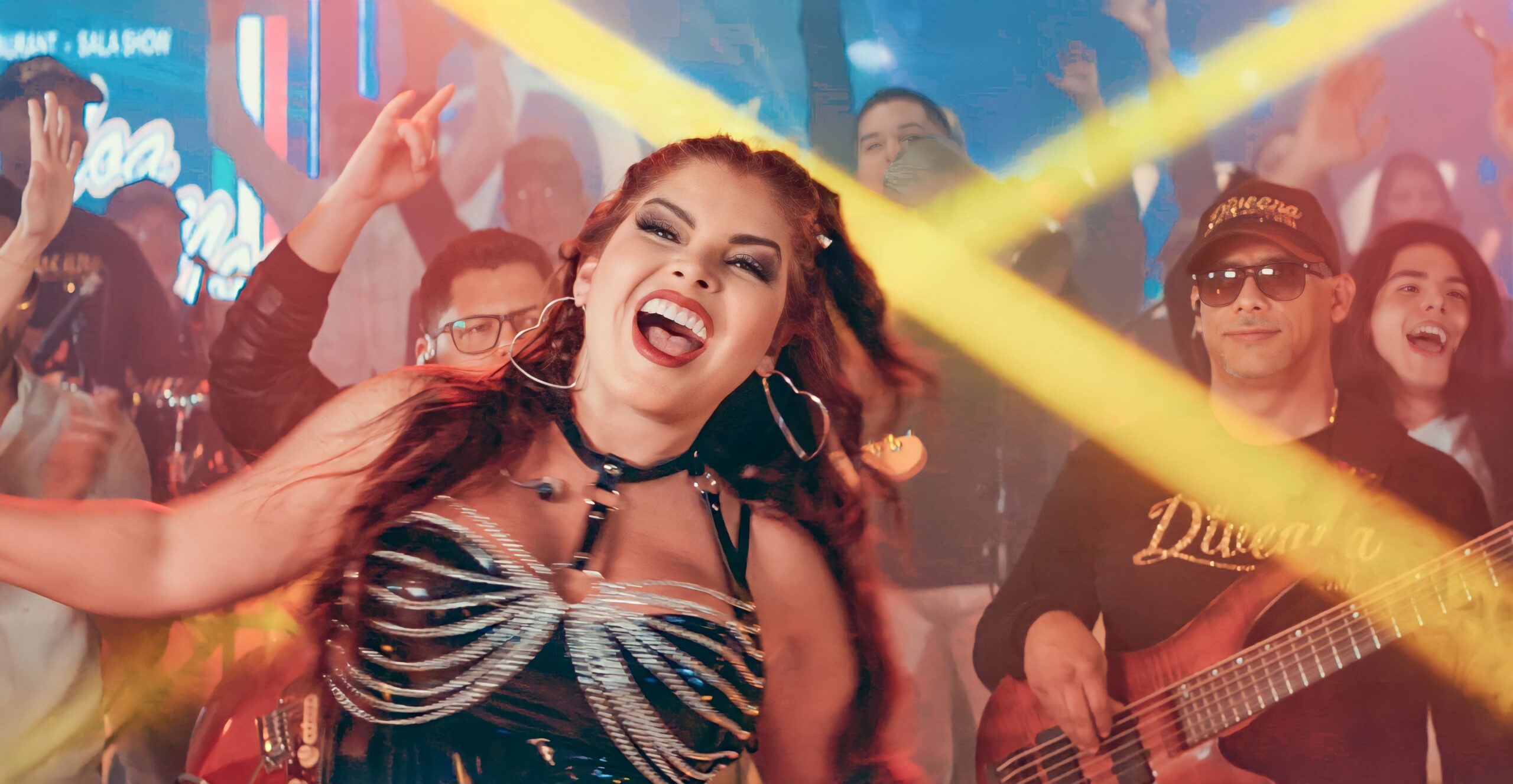 Diveana rinde homenaje a Selena Quintanilla