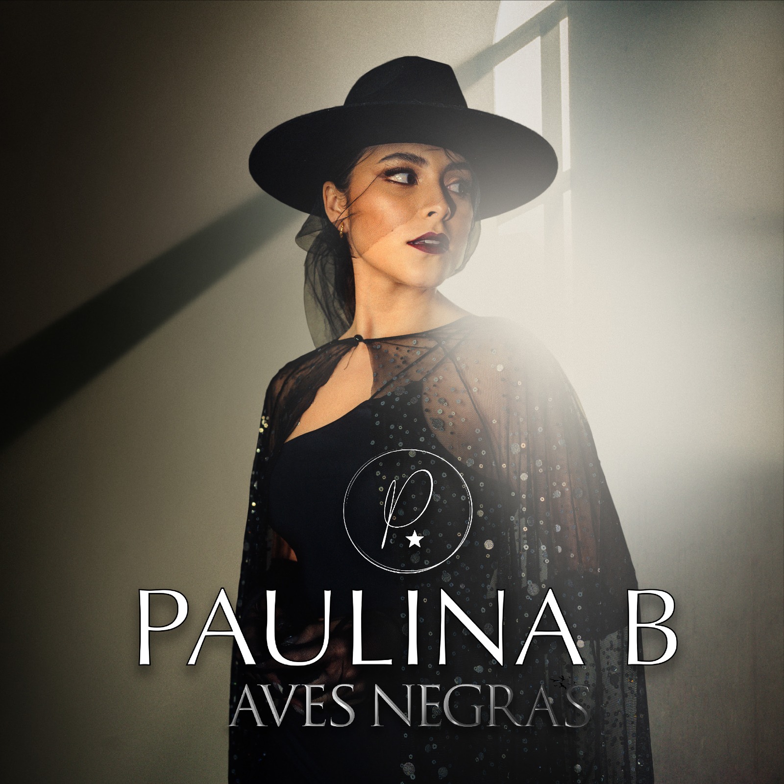 Paulina B hace su presentación con el sencillo «Aves Negras» de la mano de Royalty Records